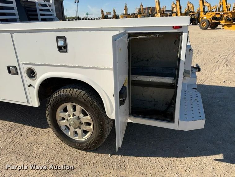 image for item FN3824 2015 Chevrolet Silverado 2500HD 4X4 Crew Cab utility bed pickup truck
