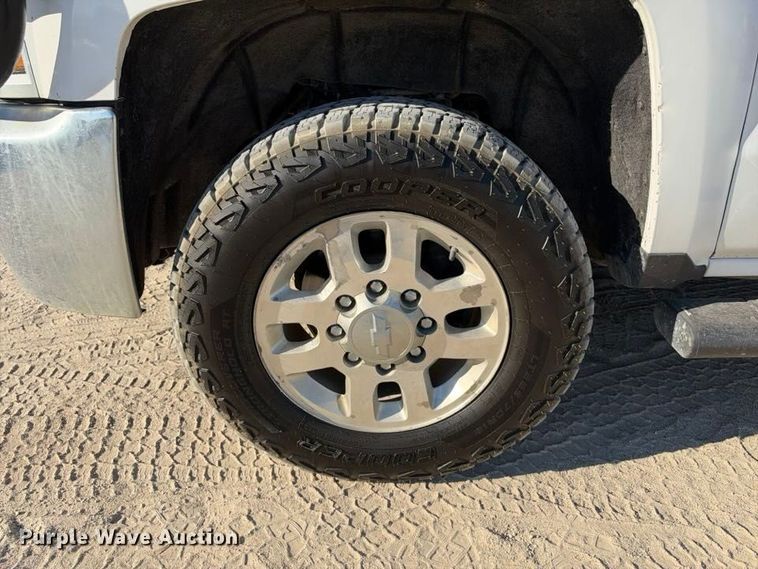 image for item FN3824 2015 Chevrolet Silverado 2500HD 4X4 Crew Cab utility bed pickup truck