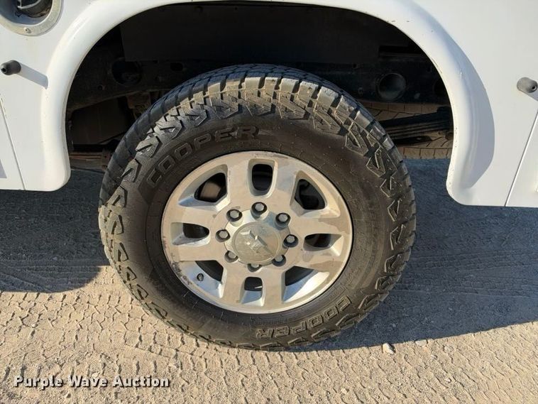 image for item FN3824 2015 Chevrolet Silverado 2500HD 4X4 Crew Cab utility bed pickup truck