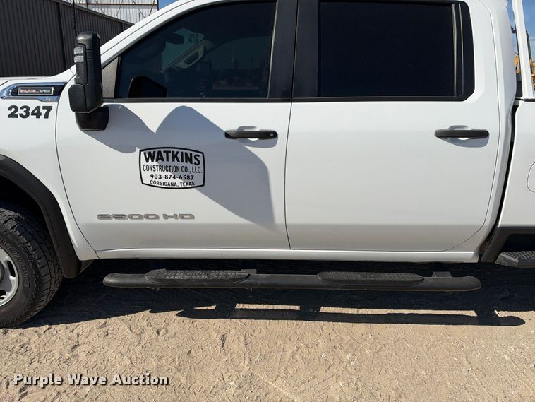 image for item FN3825 2023 GMC Sierra 2500HD 4X4 Crew Cab pickup truck