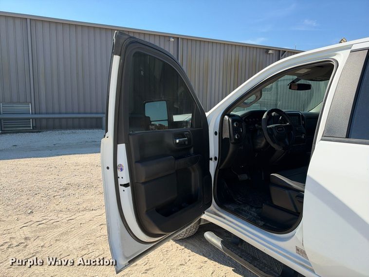 image for item FN3825 2023 GMC Sierra 2500HD 4X4 Crew Cab pickup truck