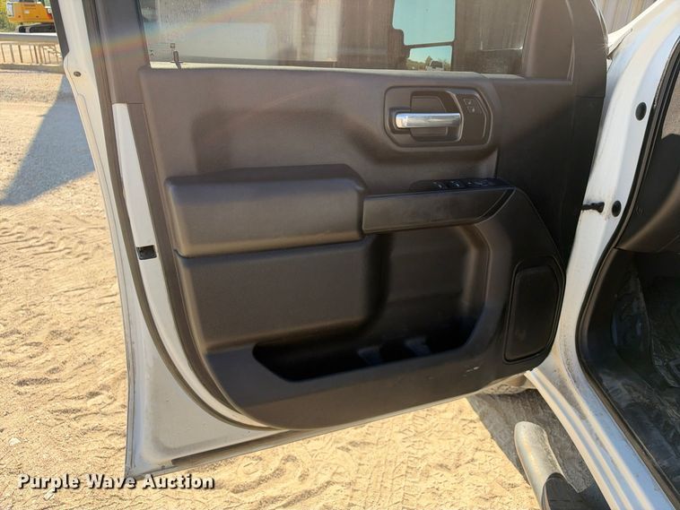 image for item FN3825 2023 GMC Sierra 2500HD 4X4 Crew Cab pickup truck