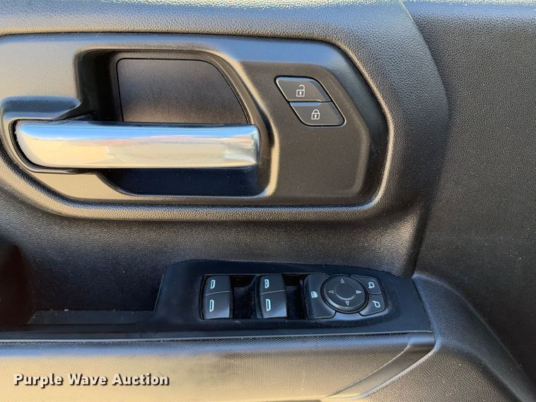 image for item FN3825 2023 GMC Sierra 2500HD 4X4 Crew Cab pickup truck