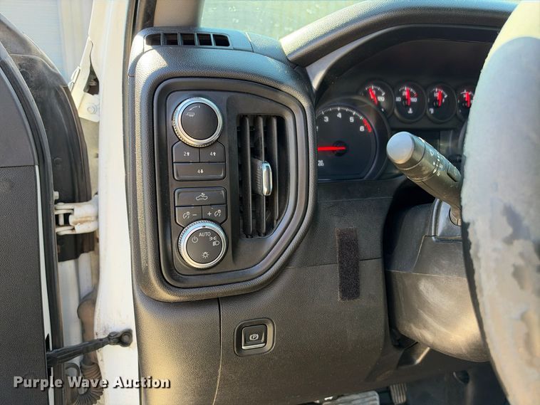 image for item FN3825 2023 GMC Sierra 2500HD 4X4 Crew Cab pickup truck