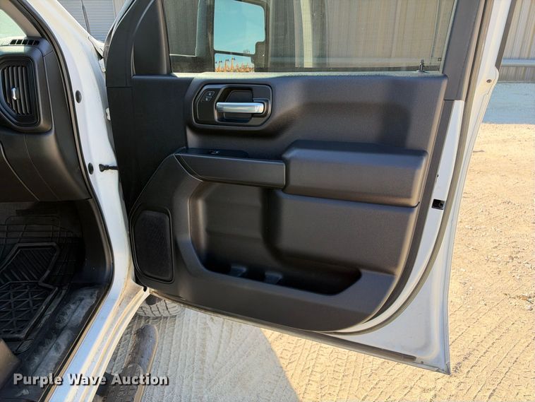 image for item FN3825 2023 GMC Sierra 2500HD 4X4 Crew Cab pickup truck
