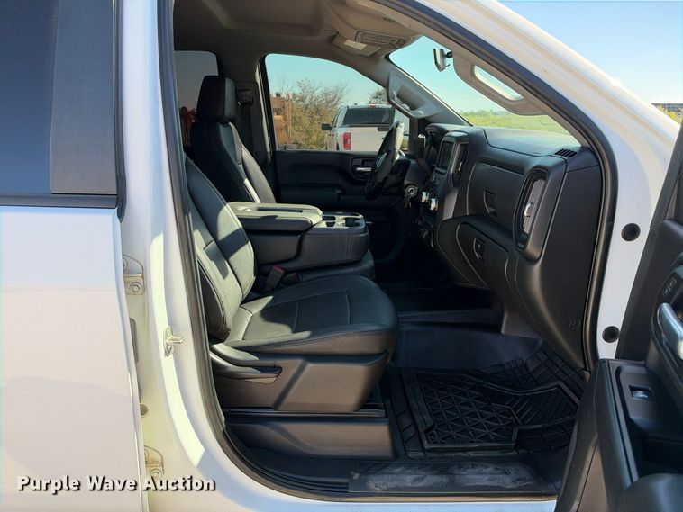 image for item FN3825 2023 GMC Sierra 2500HD 4X4 Crew Cab pickup truck