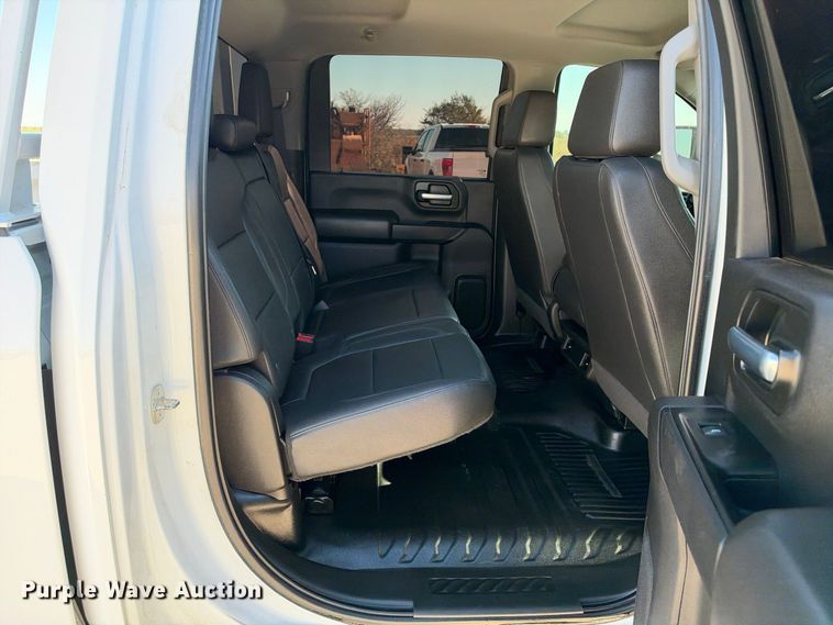 image for item FN3825 2023 GMC Sierra 2500HD 4X4 Crew Cab pickup truck