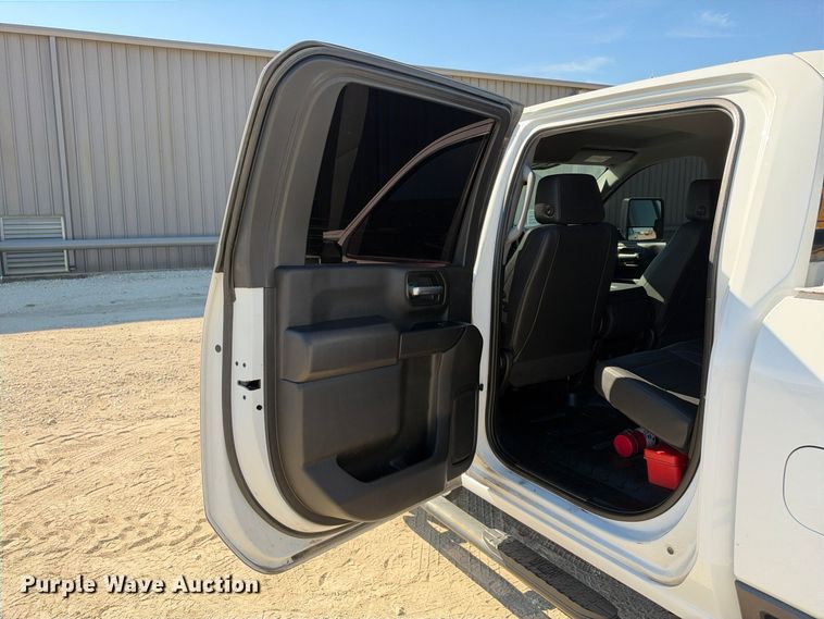 image for item FN3825 2023 GMC Sierra 2500HD 4X4 Crew Cab pickup truck