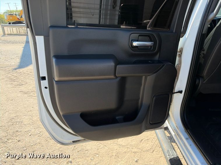 image for item FN3825 2023 GMC Sierra 2500HD 4X4 Crew Cab pickup truck
