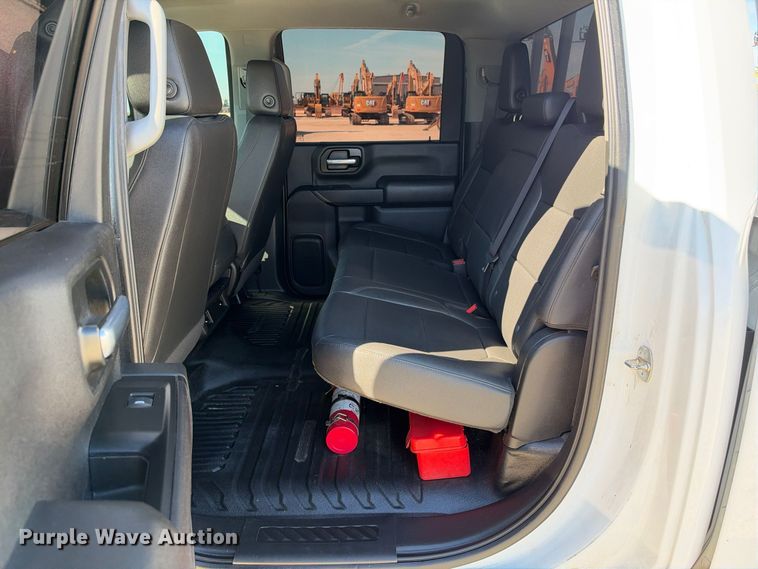 image for item FN3825 2023 GMC Sierra 2500HD 4X4 Crew Cab pickup truck