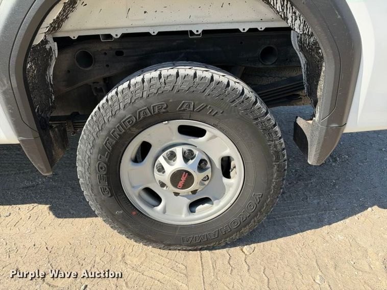 image for item FN3825 2023 GMC Sierra 2500HD 4X4 Crew Cab pickup truck