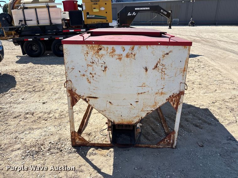 image for item FN3826 T&S Manufacturing Trip Hopper cake feeder