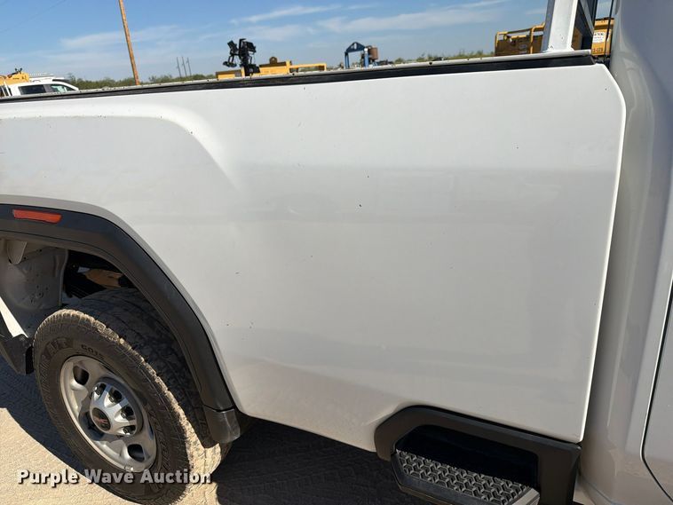 image for item FN3827 2022 GMC Sierra 2500HD 4X4 Crew Cab pickup truck