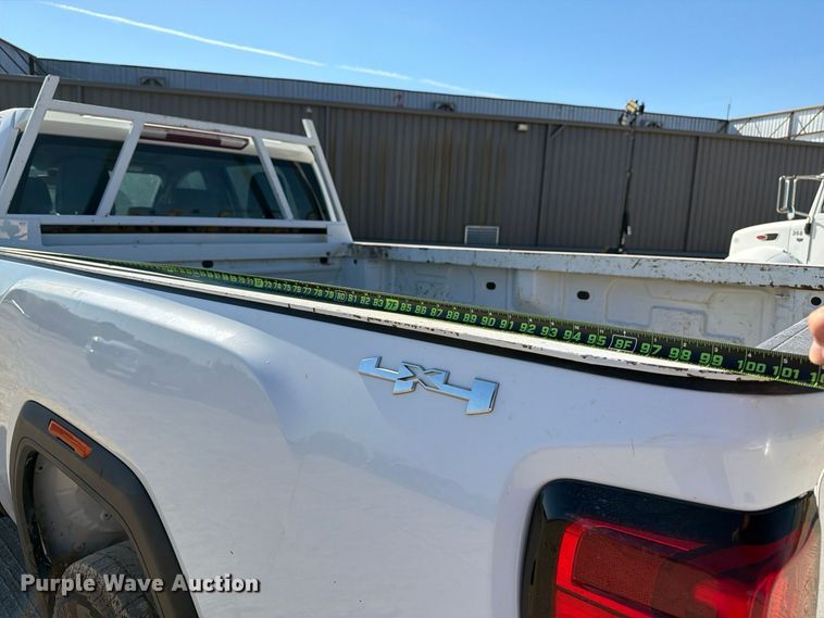 image for item FN3827 2022 GMC Sierra 2500HD 4X4 Crew Cab pickup truck