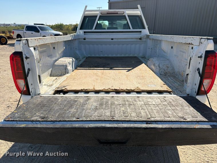 image for item FN3827 2022 GMC Sierra 2500HD 4X4 Crew Cab pickup truck