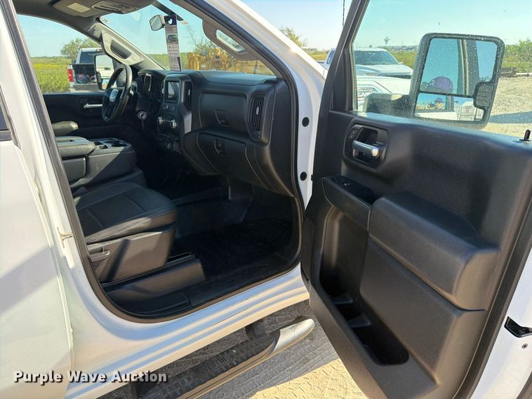 image for item FN3827 2022 GMC Sierra 2500HD 4X4 Crew Cab pickup truck