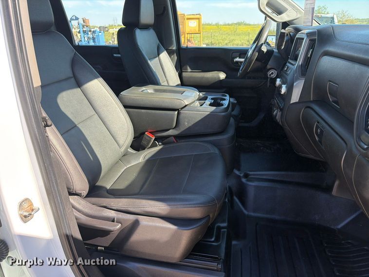 image for item FN3827 2022 GMC Sierra 2500HD 4X4 Crew Cab pickup truck