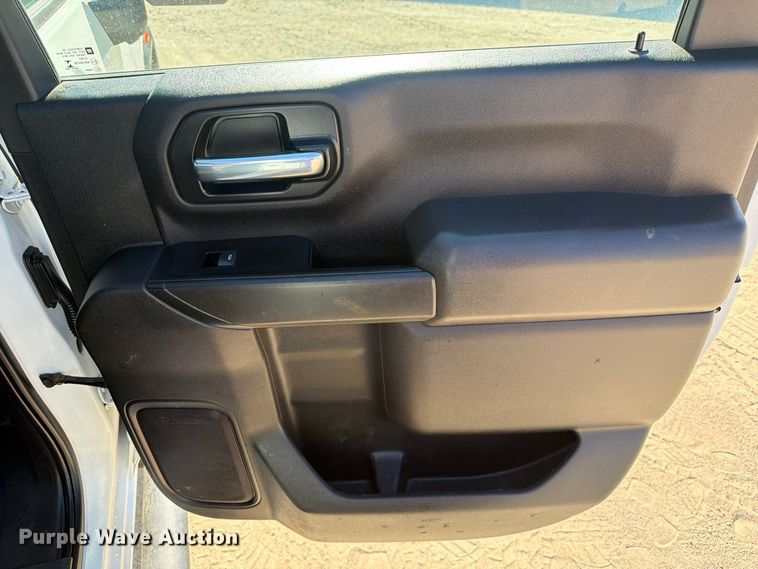 image for item FN3827 2022 GMC Sierra 2500HD 4X4 Crew Cab pickup truck