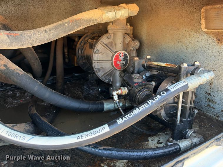 image for item FN3828 2009 Peterbilt 335 fuel / lube truck