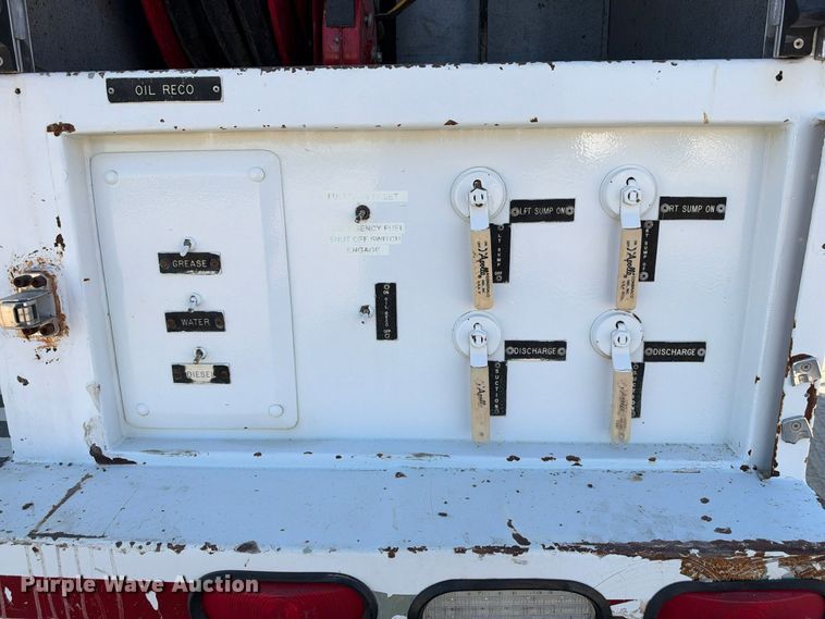 image for item FN3828 2009 Peterbilt 335 fuel / lube truck