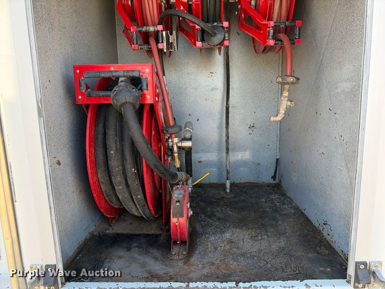 image for item FN3828 2009 Peterbilt 335 fuel / lube truck
