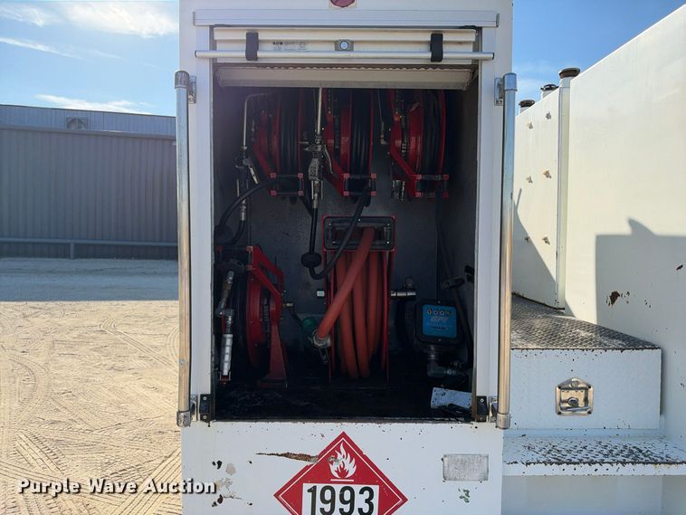 image for item FN3828 2009 Peterbilt 335 fuel / lube truck