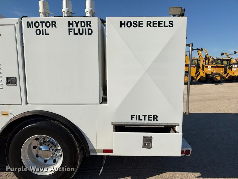 image for item FN3828 2009 Peterbilt 335 fuel / lube truck