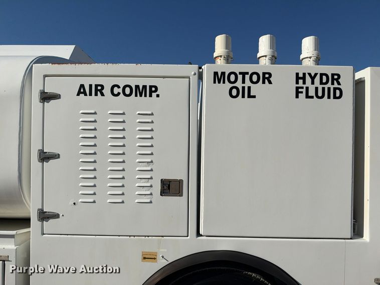 image for item FN3828 2009 Peterbilt 335 fuel / lube truck