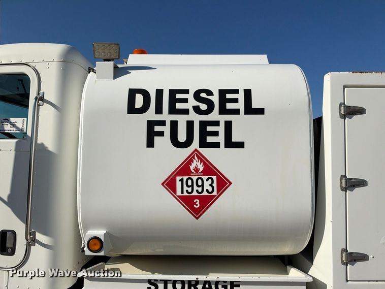image for item FN3828 2009 Peterbilt 335 fuel / lube truck