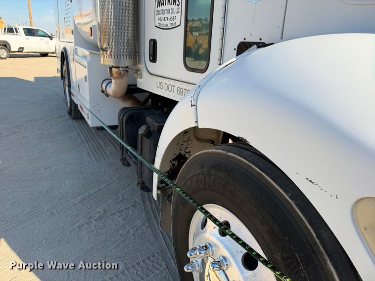 image for item FN3828 2009 Peterbilt 335 fuel / lube truck