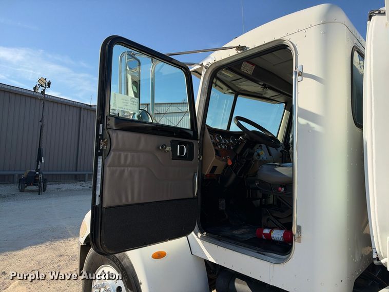 image for item FN3828 2009 Peterbilt 335 fuel / lube truck
