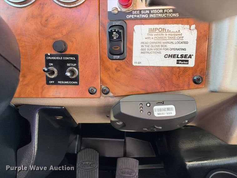 image for item FN3828 2009 Peterbilt 335 fuel / lube truck