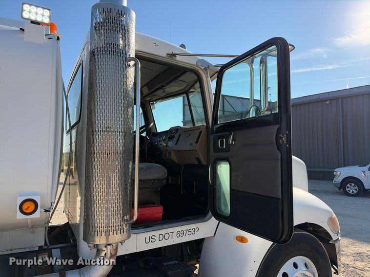 image for item FN3828 2009 Peterbilt 335 fuel / lube truck