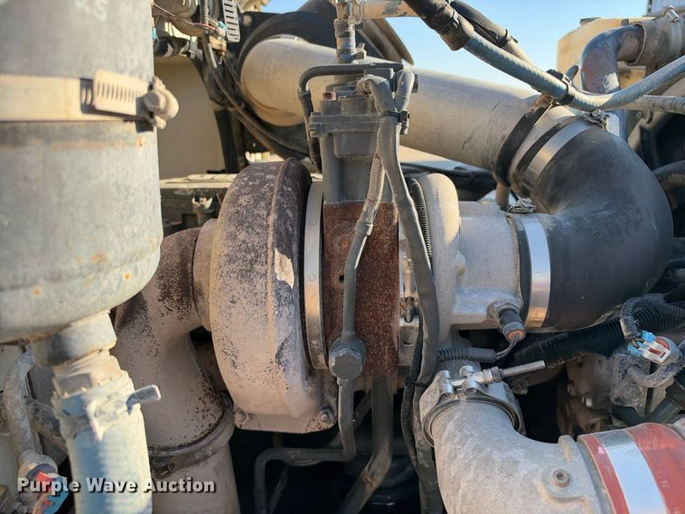 image for item FN3828 2009 Peterbilt 335 fuel / lube truck