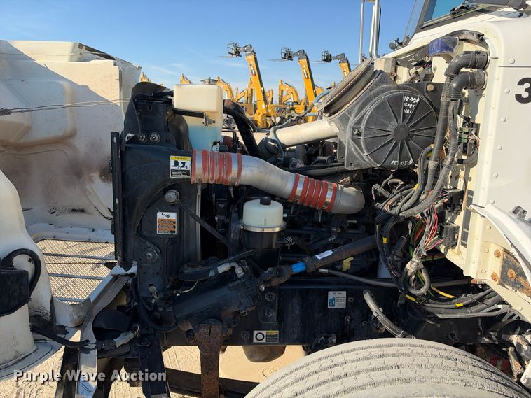image for item FN3828 2009 Peterbilt 335 fuel / lube truck