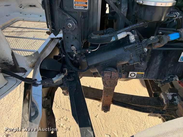 image for item FN3828 2009 Peterbilt 335 fuel / lube truck