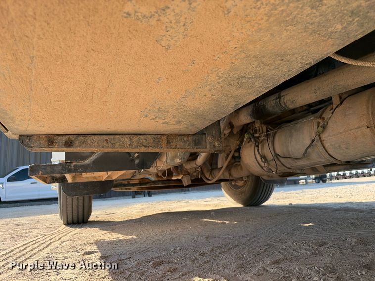 image for item FN3828 2009 Peterbilt 335 fuel / lube truck