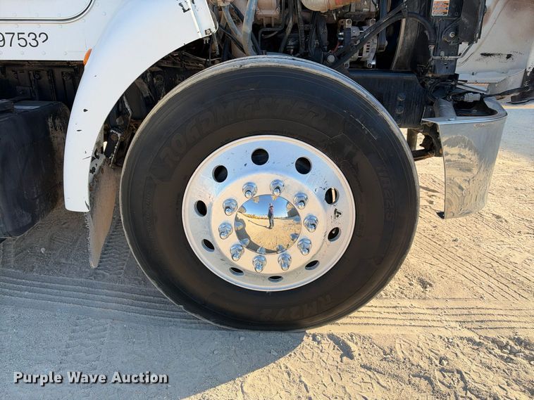 image for item FN3828 2009 Peterbilt 335 fuel / lube truck