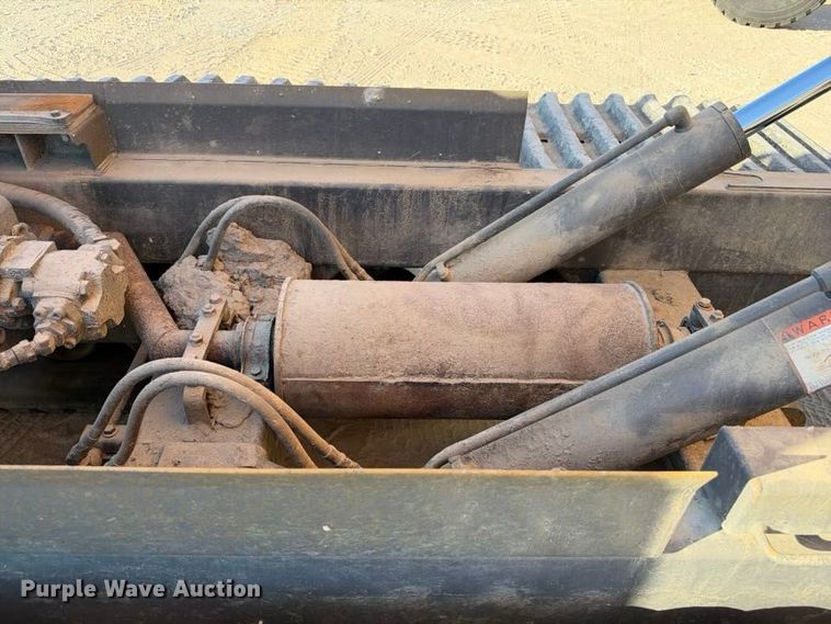 image for item FN3831 IHI IC45-2 track carrier