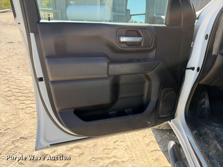 image for item FN3842 2023 GMC Sierra 2500HD 4X4 Crew Cab pickup truck