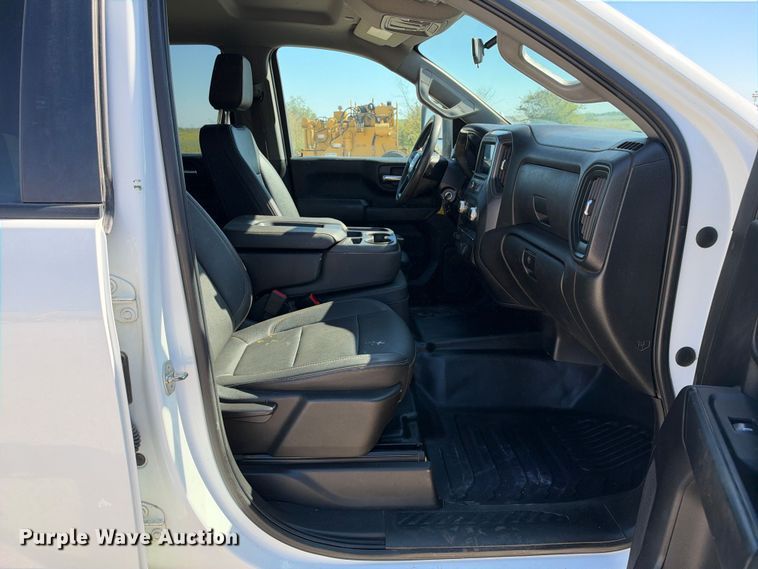 image for item FN3842 2023 GMC Sierra 2500HD 4X4 Crew Cab pickup truck