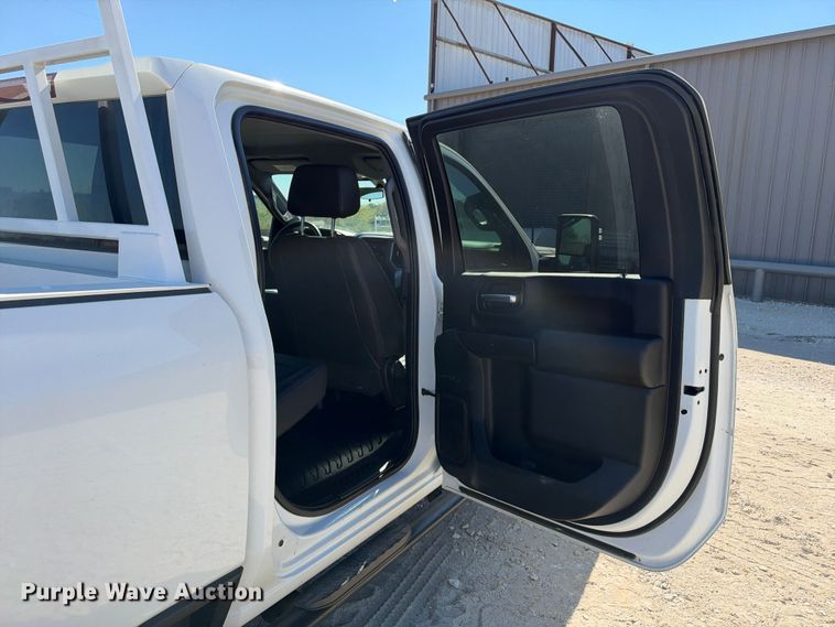 image for item FN3842 2023 GMC Sierra 2500HD 4X4 Crew Cab pickup truck