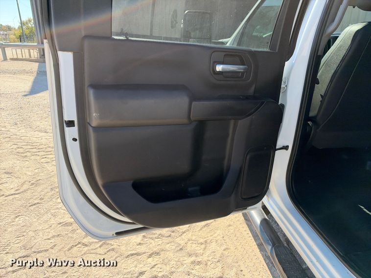 image for item FN3842 2023 GMC Sierra 2500HD 4X4 Crew Cab pickup truck