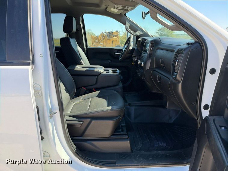 image for item FN3842 2023 GMC Sierra 2500HD 4X4 Crew Cab pickup truck