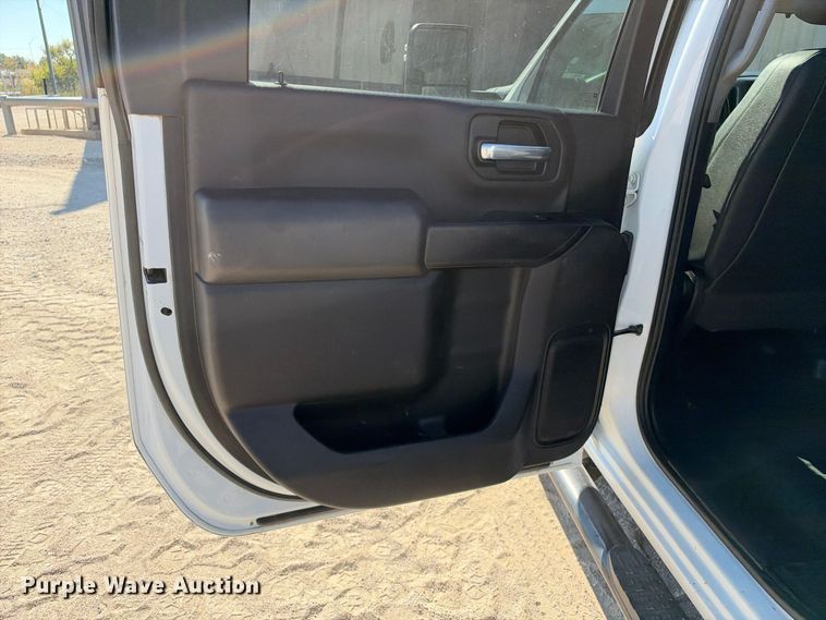 image for item FN3842 2023 GMC Sierra 2500HD 4X4 Crew Cab pickup truck