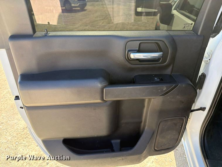 image for item FN3842 2023 GMC Sierra 2500HD 4X4 Crew Cab pickup truck