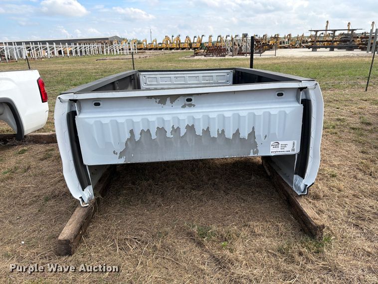 image for item FN3851 GMC Sierra 8'L pickup truck bed