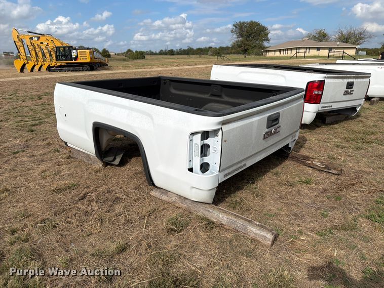 image for item FN3851 GMC Sierra 8'L pickup truck bed