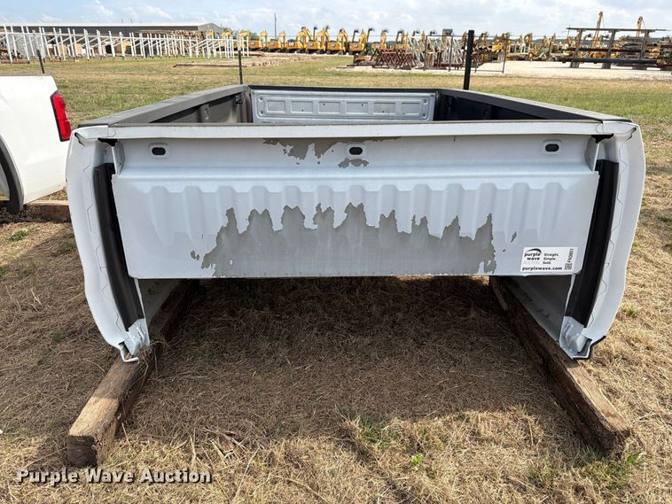 image for item FN3851 GMC Sierra 8'L pickup truck bed