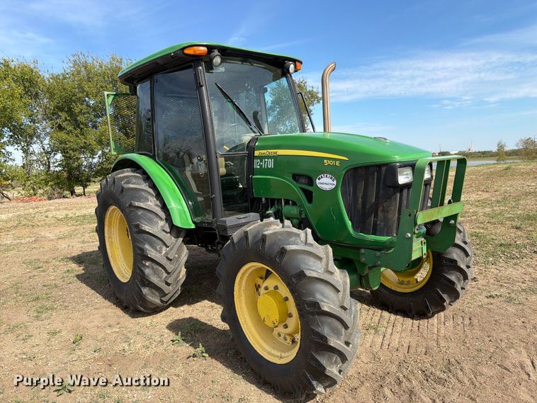 image for item FN3854 2013 John Deere 5101E MFWD tractor